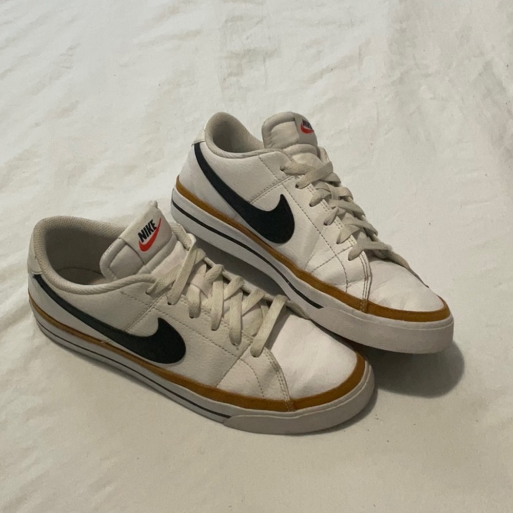 Nike White and Black Sneakers